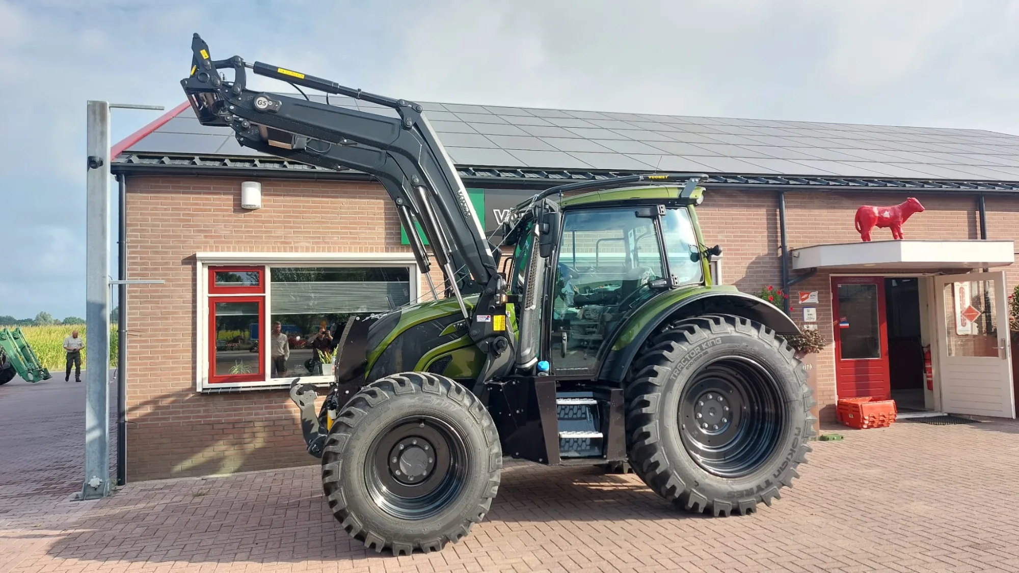 AFGELEVERD: VALTRA N135D